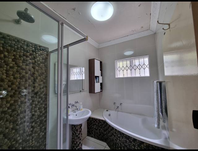 3 BEDROOM FLAT FOR SALE IN GLENWOOD